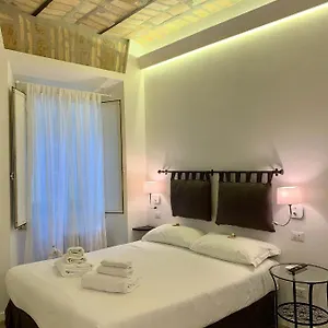 Luxury Near Colosseum Pensión